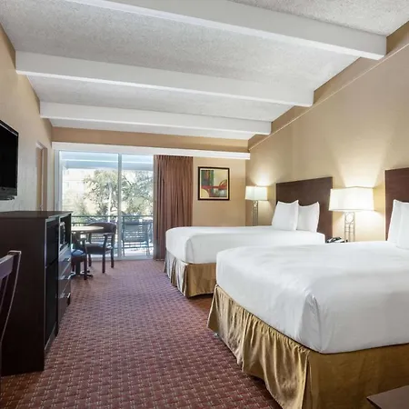 Travelodge By Wyndham Lakeland Exterior photo