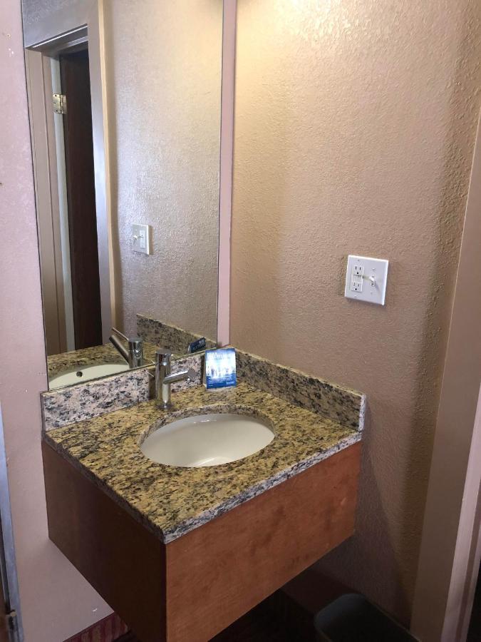 Travelodge By Wyndham Hotel 2*